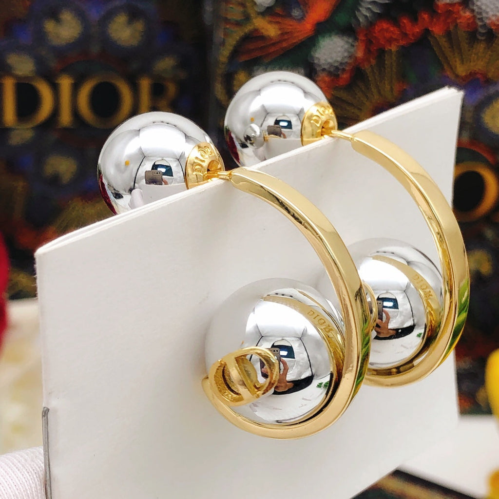 Dior Tribales 18K Gold Earrings product image 4, provided for visual reference and product detail review