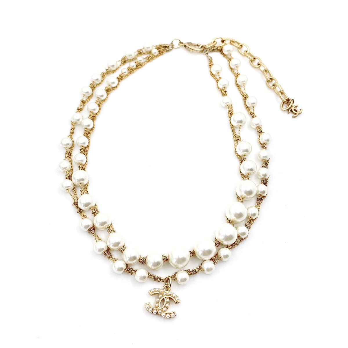 Chanel Pearls 18K Gold Necklace product image 1, provided for visual reference and product detail review