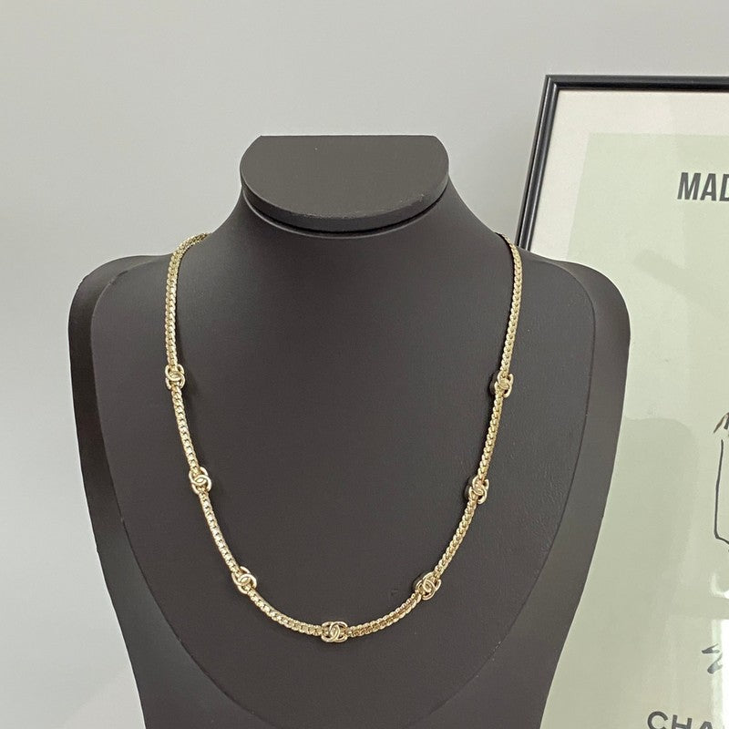 Chanel Chain 18K Gold Necklace product image 2, provided for visual reference and product detail review