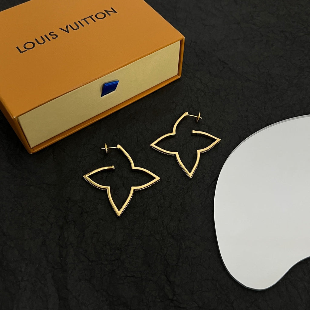 Louis Vuitton Debuts Blossom 18K Gold Earrings product image 3, provided for visual reference and product detail review