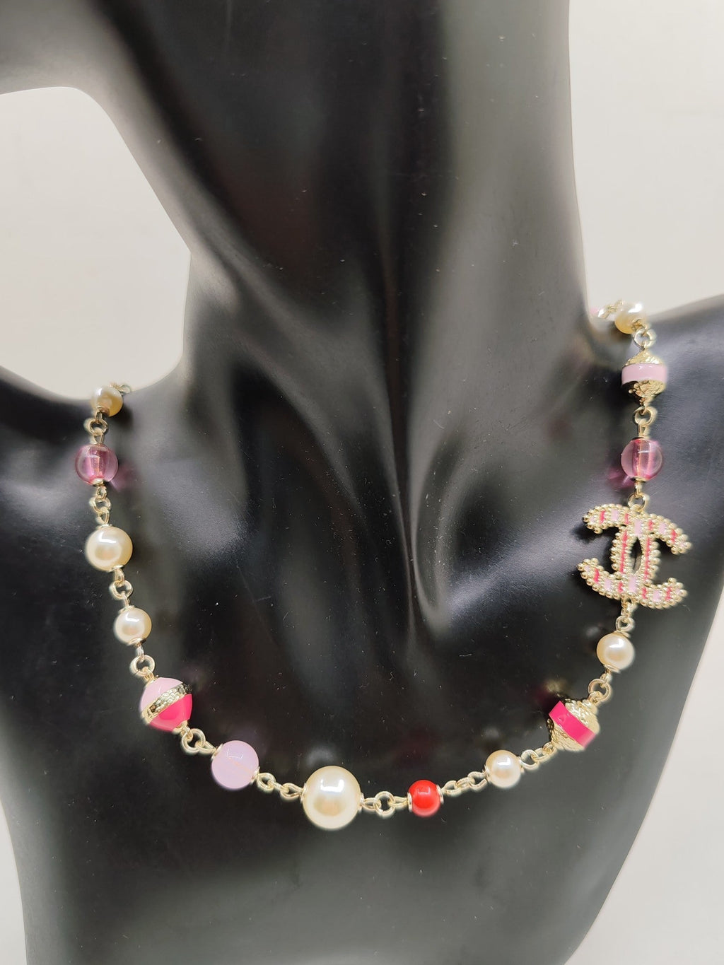 Chanel Pink & White Pearls 18K Gold Necklace product image 2, provided for visual reference and product detail review