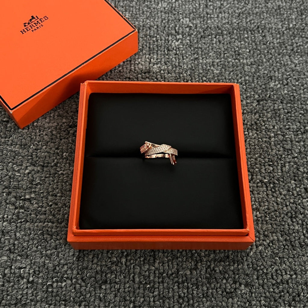 Hermes Kelly Gavroche Diamonds 18K Gold Ring product image 5, provided for visual reference and product detail review