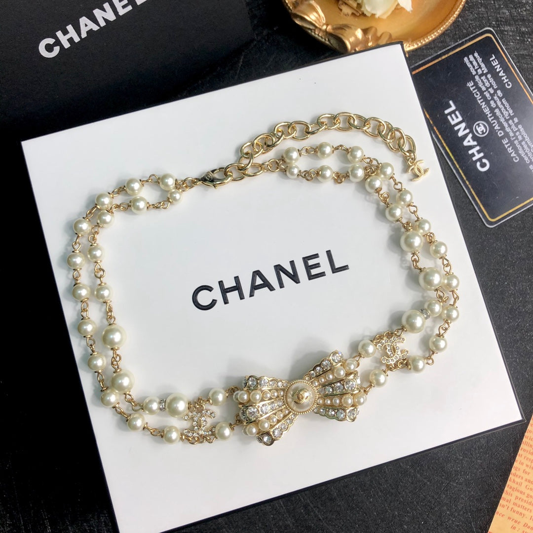 Chanel Bow Choker 18K Gold Necklace product image 5, provided for visual reference and product detail review