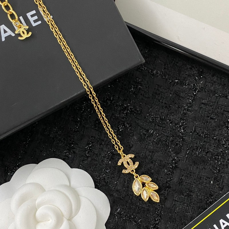 Chanel Flower Crystal 18K Gold Necklace product image 3, provided for visual reference and product detail review