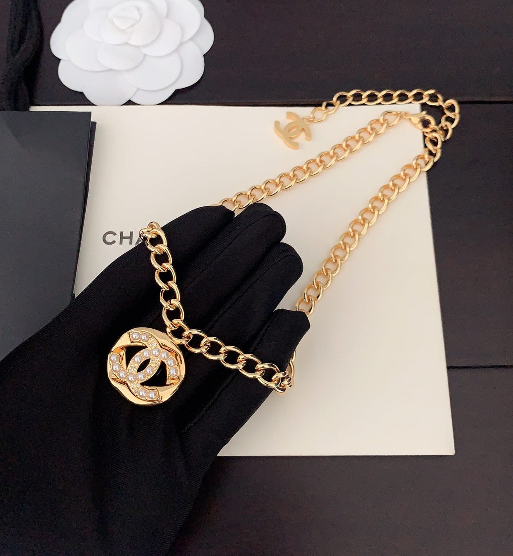 Chanel Diamond Chain 18K Gold Necklace product image 2, provided for visual reference and product detail review
