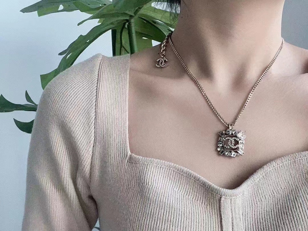 Chanel Diamonds Pendant 18K Gold Necklace product image 2, provided for visual reference and product detail review