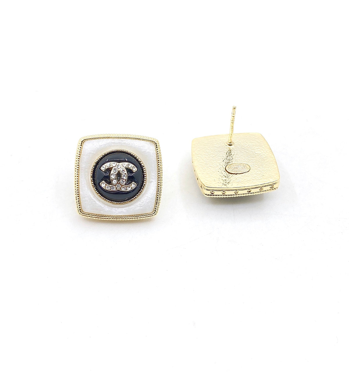 Chanel Pearl Square 18K Gold Earrings product image 2, provided for visual reference and product detail review