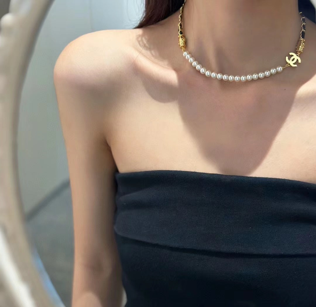 Chanel Crystals Choker 18K Gold Necklace product image 3, provided for visual reference and product detail review