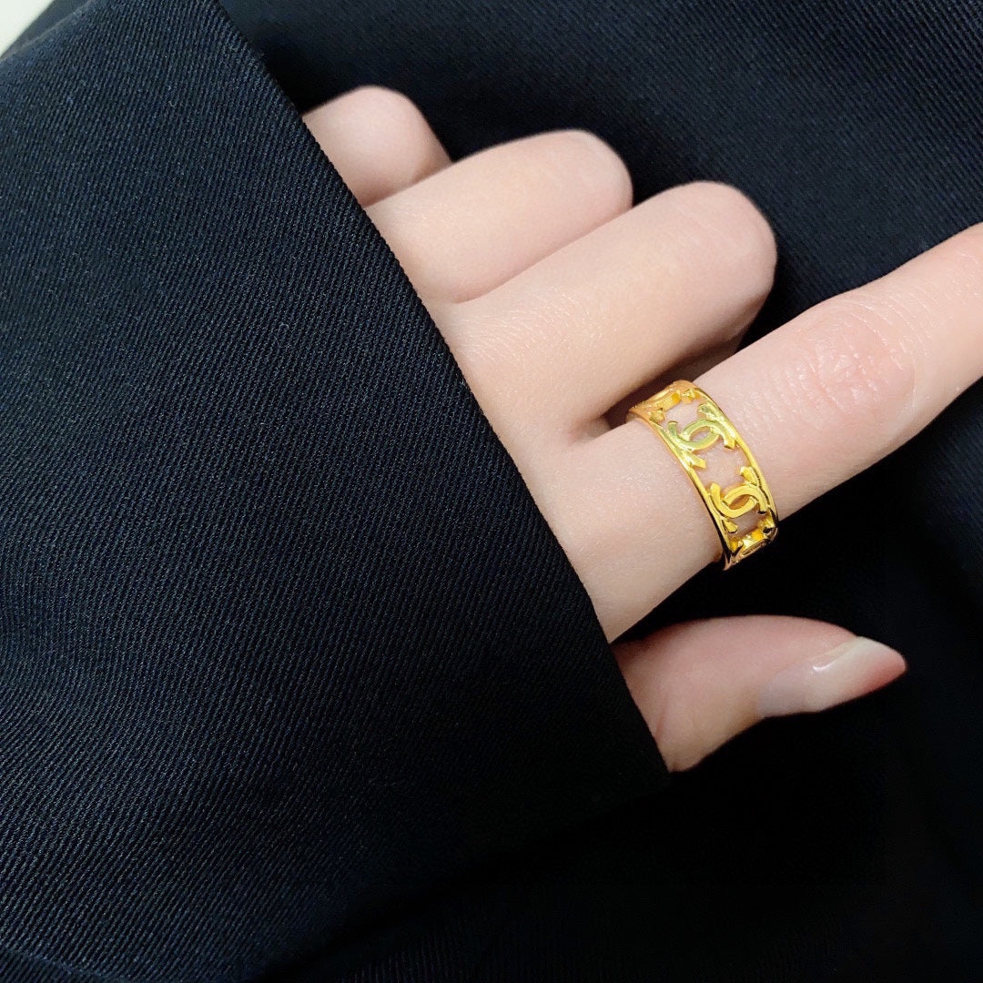 Chanel Vintage Openwork 18K Gold Ring product image 3, provided for visual reference and product detail review