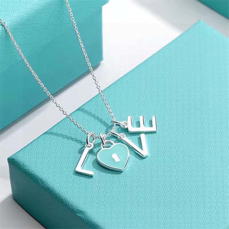 Tiffany Love Chain 18K Gold Necklace product image 8, provided for visual reference and product detail review
