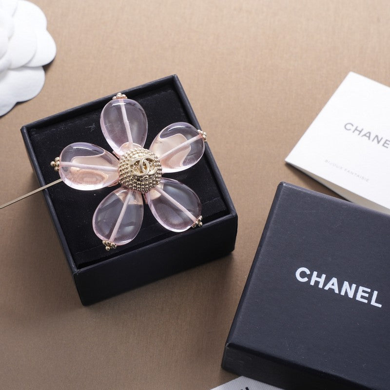 Chanel Pink & Purple 18K Gold Brooch product image 1, provided for visual reference and product detail review