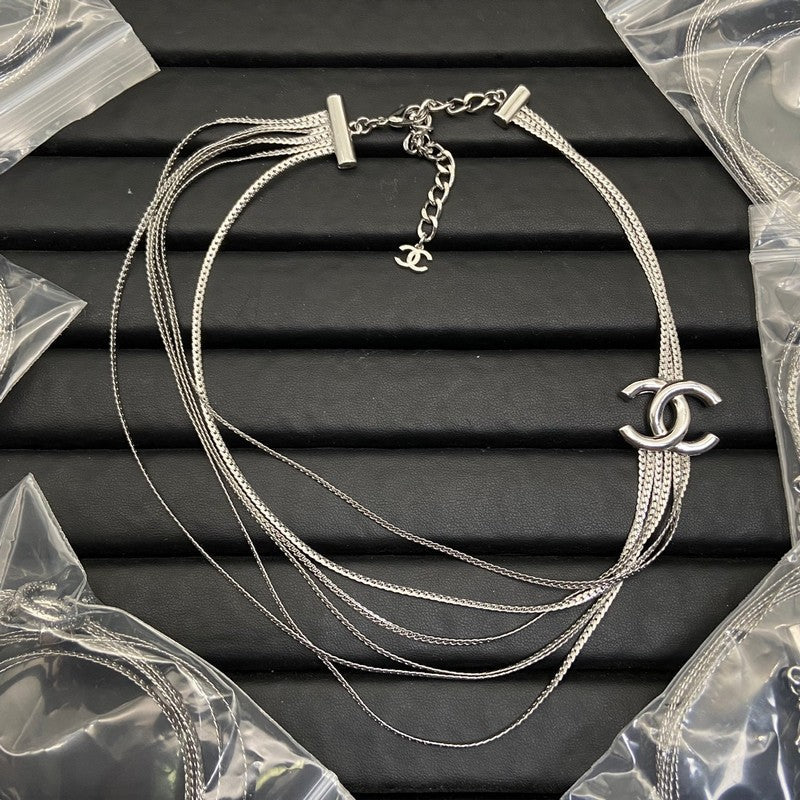 Chanel Gold 18K Gold Necklace product image 2, provided for visual reference and product detail review