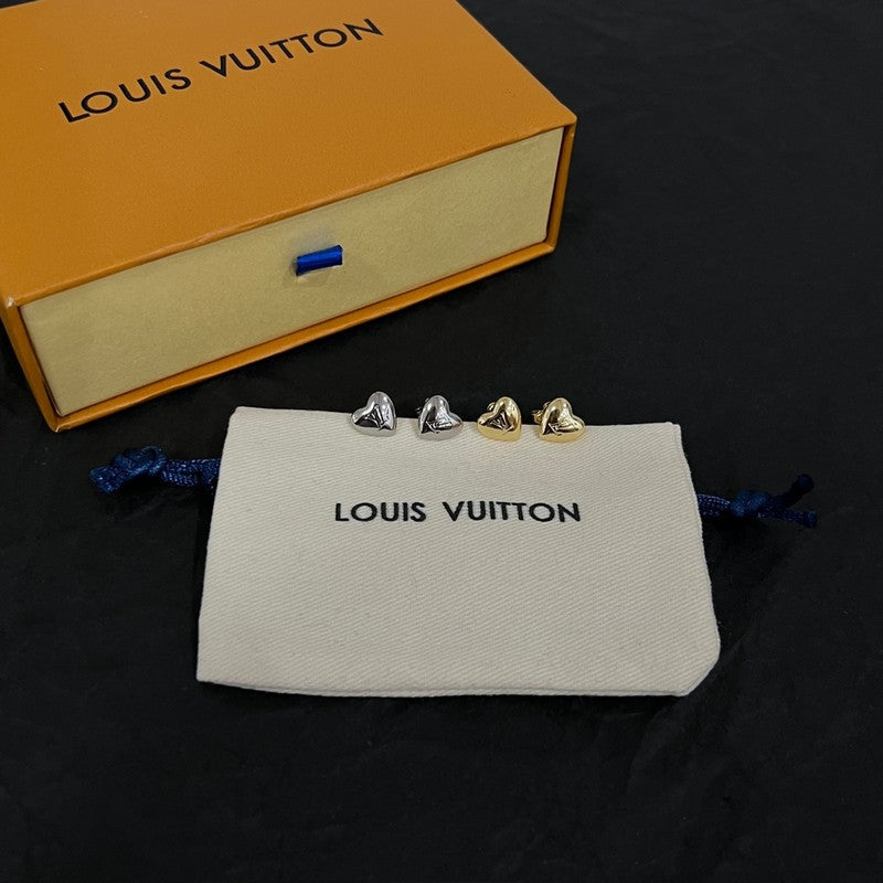 Louis Vuitton Heart 18K Gold Earrings product image 9, provided for visual reference and product detail review