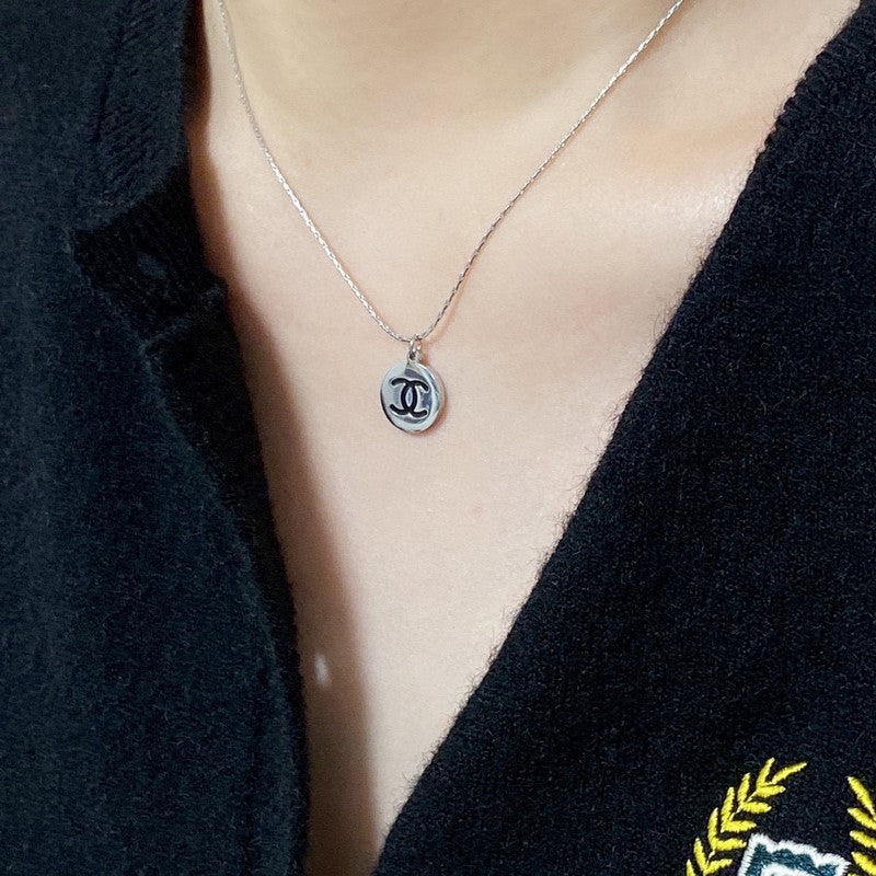 Chanel Round Logo 18K Gold Necklace product image 5, provided for visual reference and product detail review