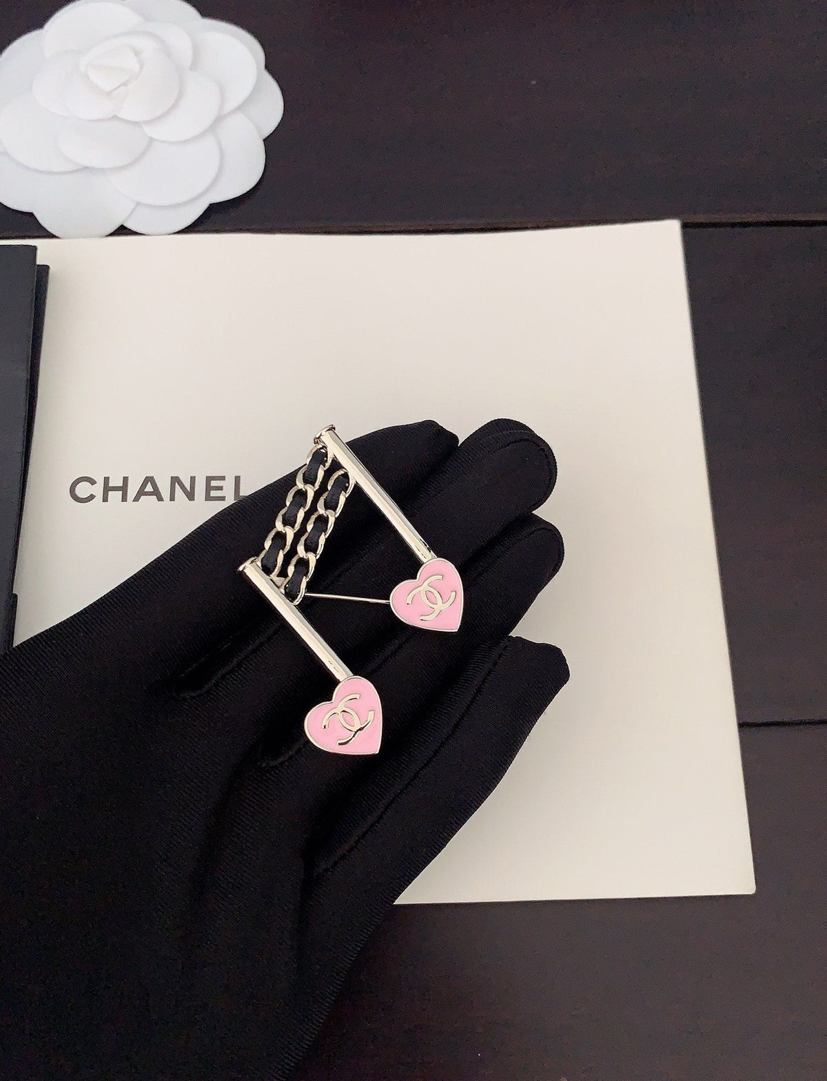Chanel Music Symbol 18K Gold Brooch product image 2, provided for visual reference and product detail review