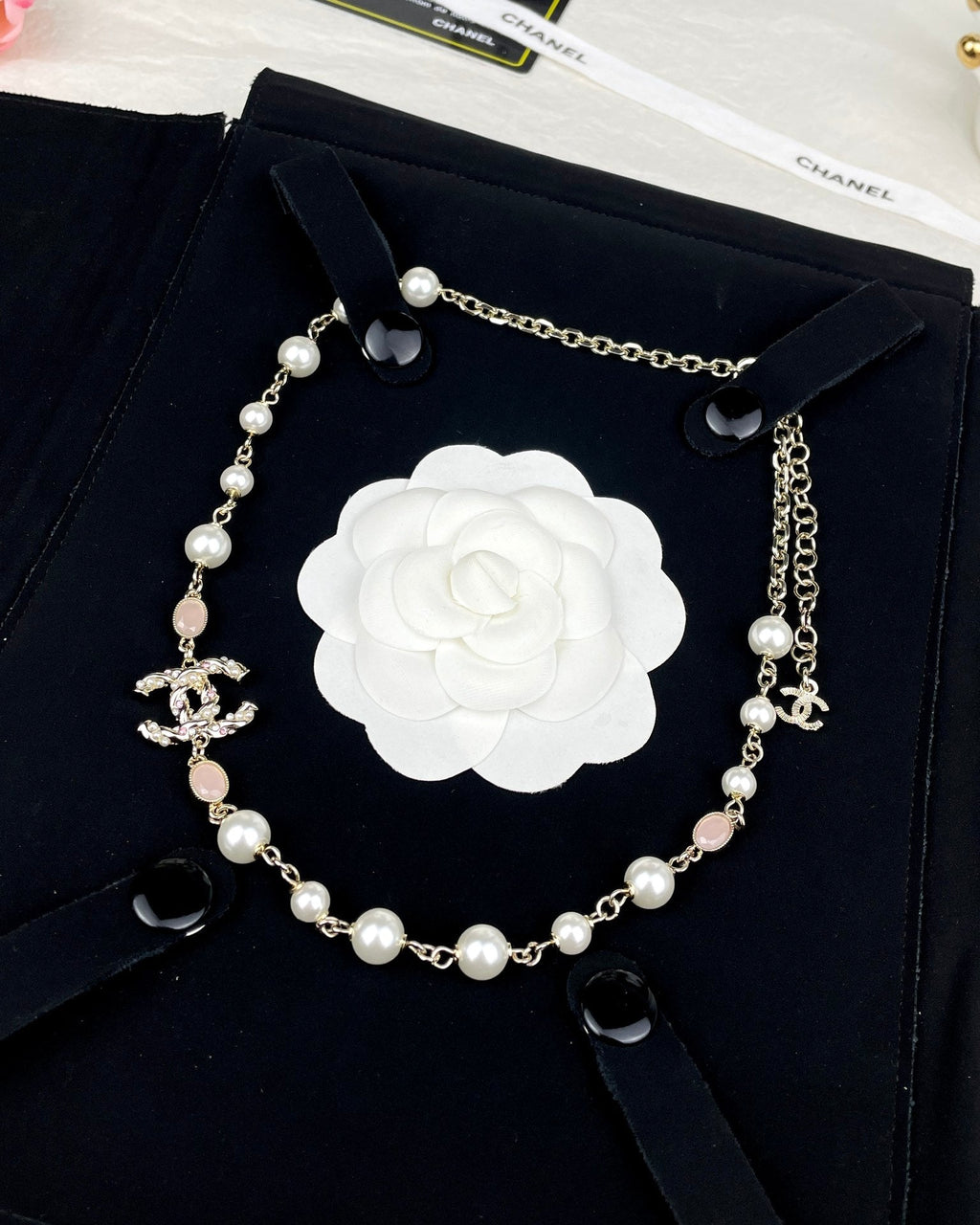 Chanel Pearls 18K Gold Necklace product image 2, provided for visual reference and product detail review