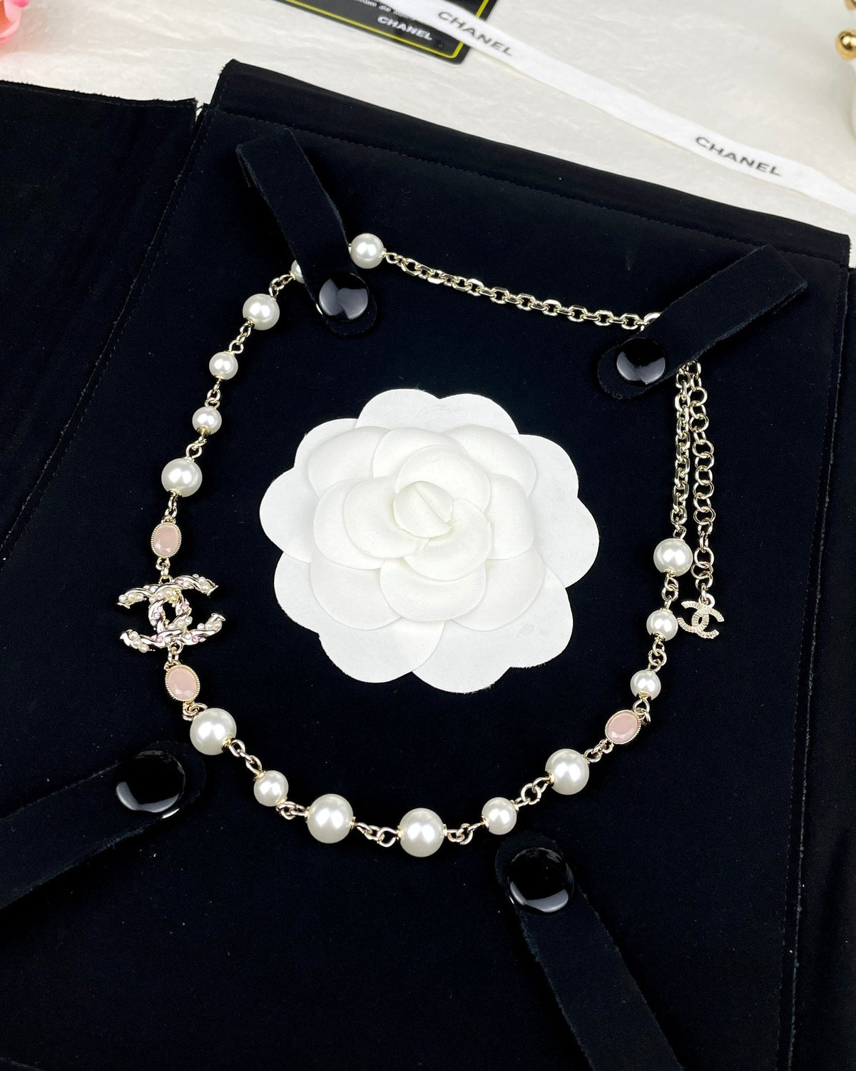 Chanel Pearls 18K Gold Necklace product image 2, provided for visual reference and product detail review