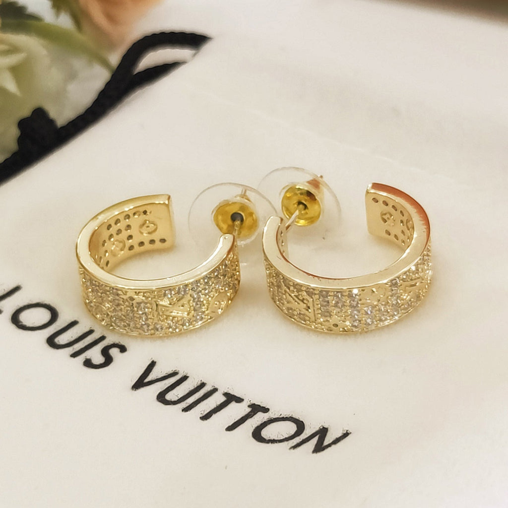 Louis Vuitton Circle 18K Gold Earrings product image 1, provided for visual reference and product detail review