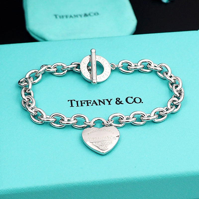 Tiffany Tag Chain 18K Gold Bracelet product image 2, provided for visual reference and product detail review