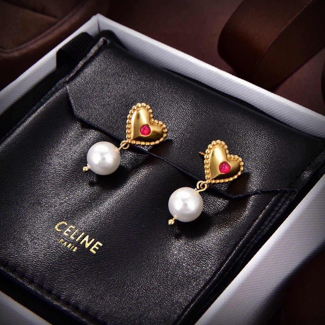 Celine Heart Pearls 18K Gold Earrings product image 3, provided for visual reference and product detail review