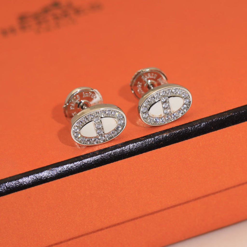 Hermes Mini Farandole Diamond 18K Gold Earrings product image 7, provided for visual reference and product detail review