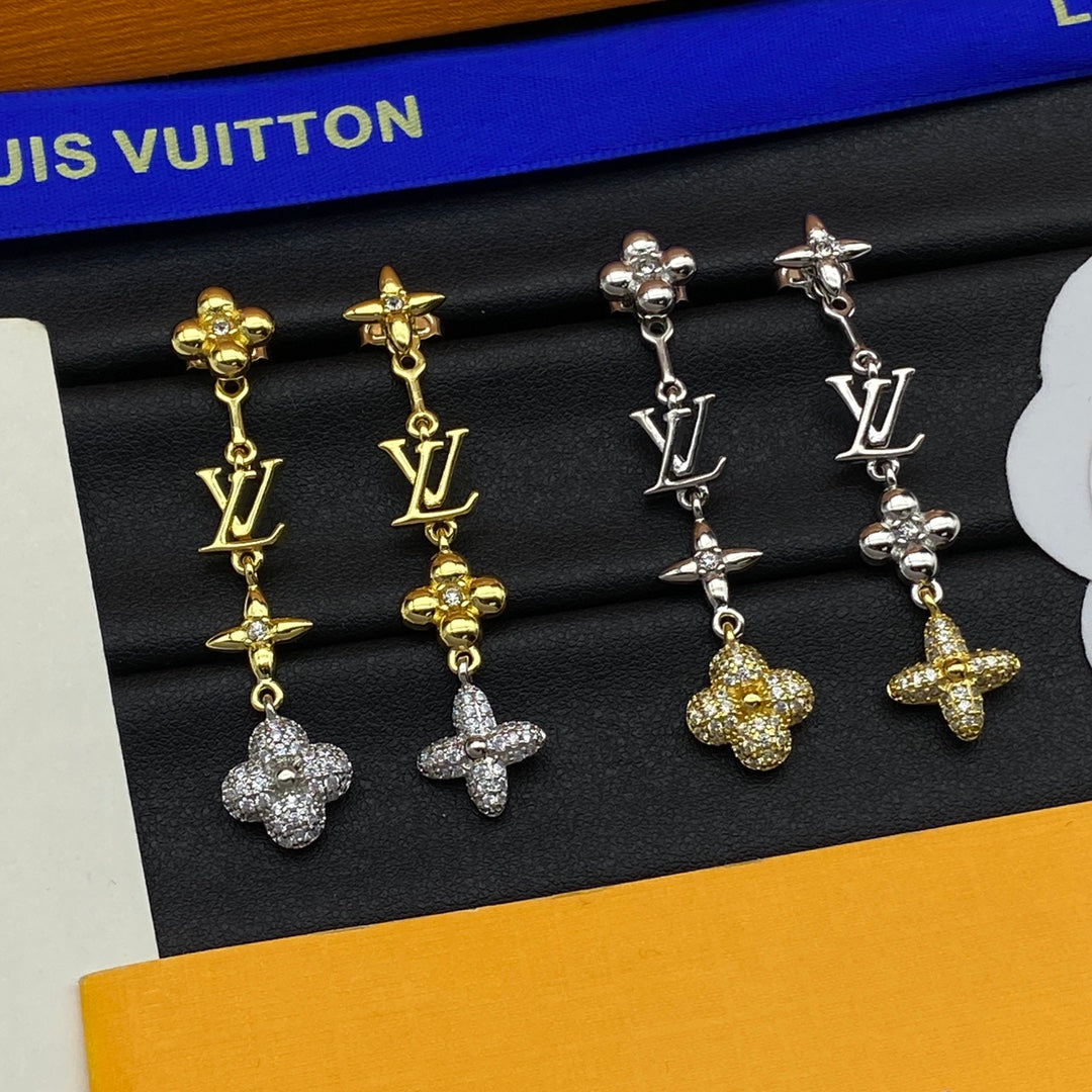 Louis Vuitton Blossom Long 18K Gold Earrings product image 2, provided for visual reference and product detail review