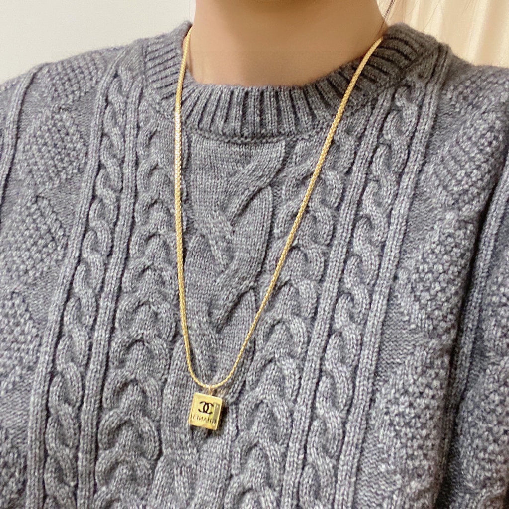 Chanel Pendant 18K Gold Necklace product image 4, provided for visual reference and product detail review