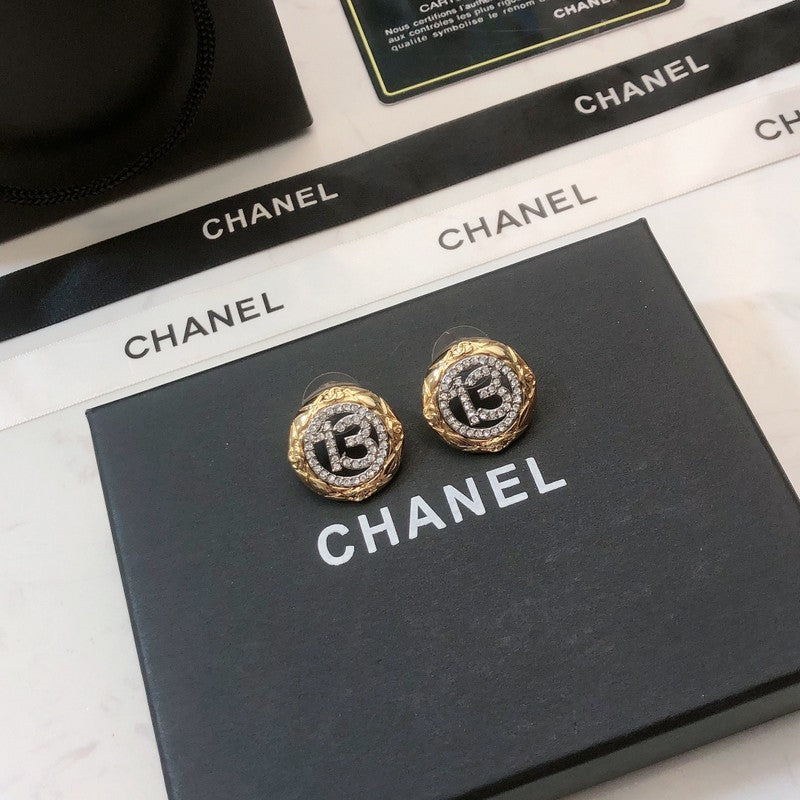 Chanel No.13 Diamond 18K Gold Earrings product image 3, provided for visual reference and product detail review