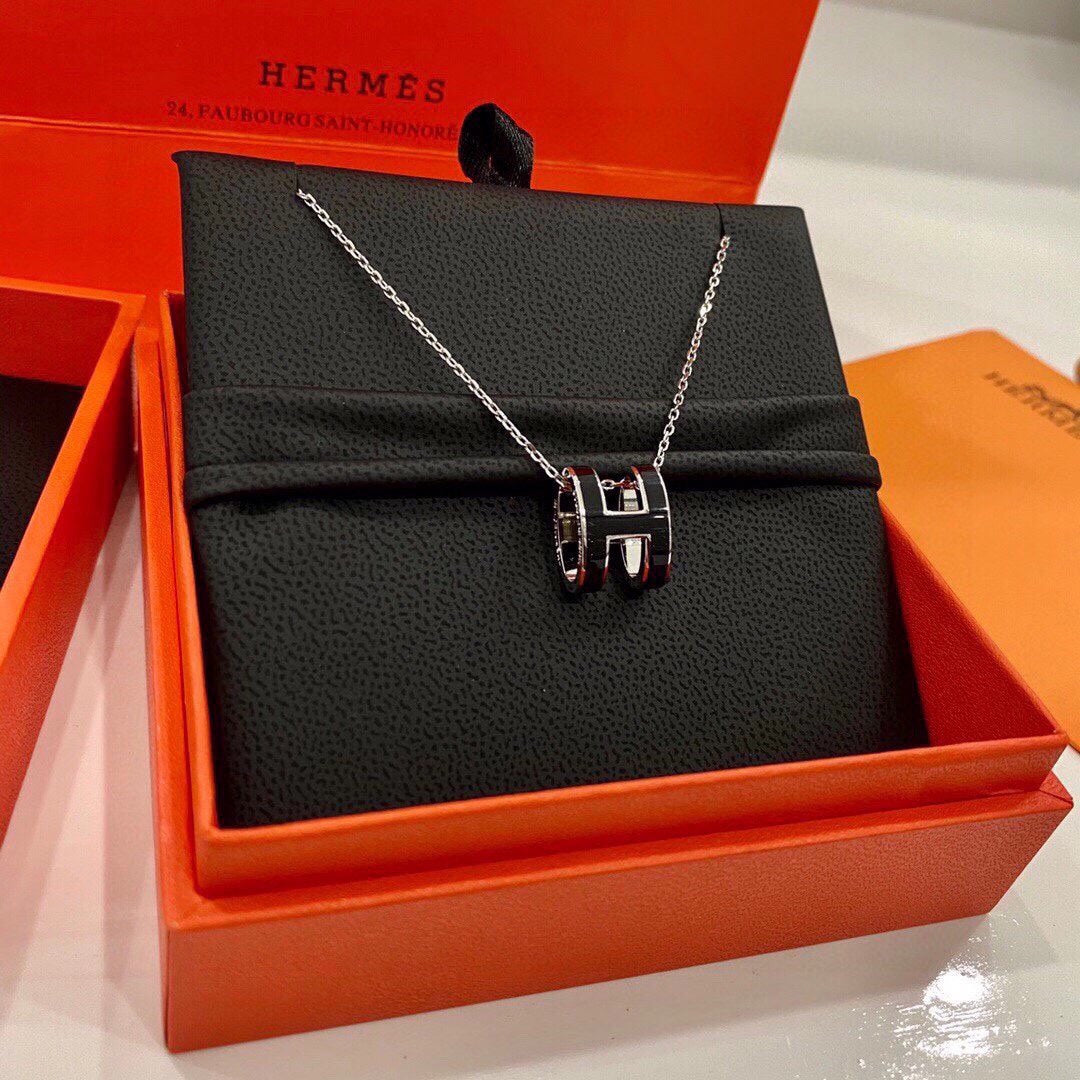 Hermes Mini Pop Black 18K Gold Necklace product image 4, provided for visual reference and product detail review