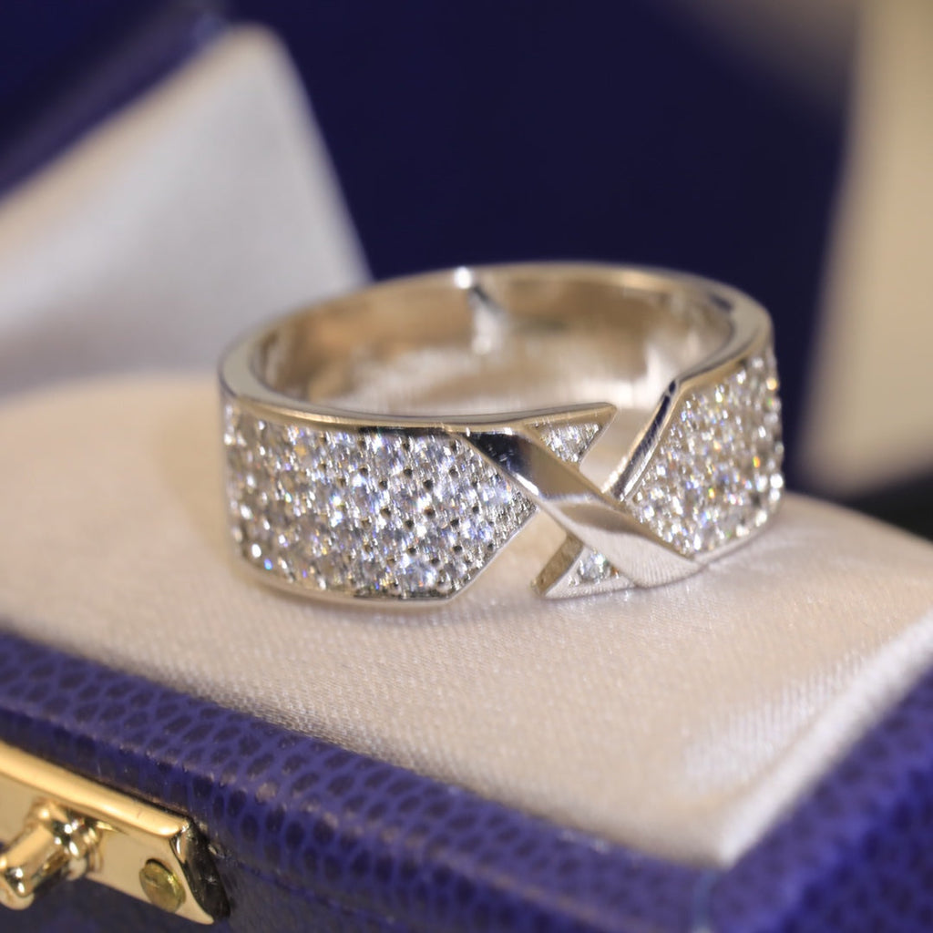 Liens Diamond 18K Gold Ring product image 2, provided for visual reference and product detail review