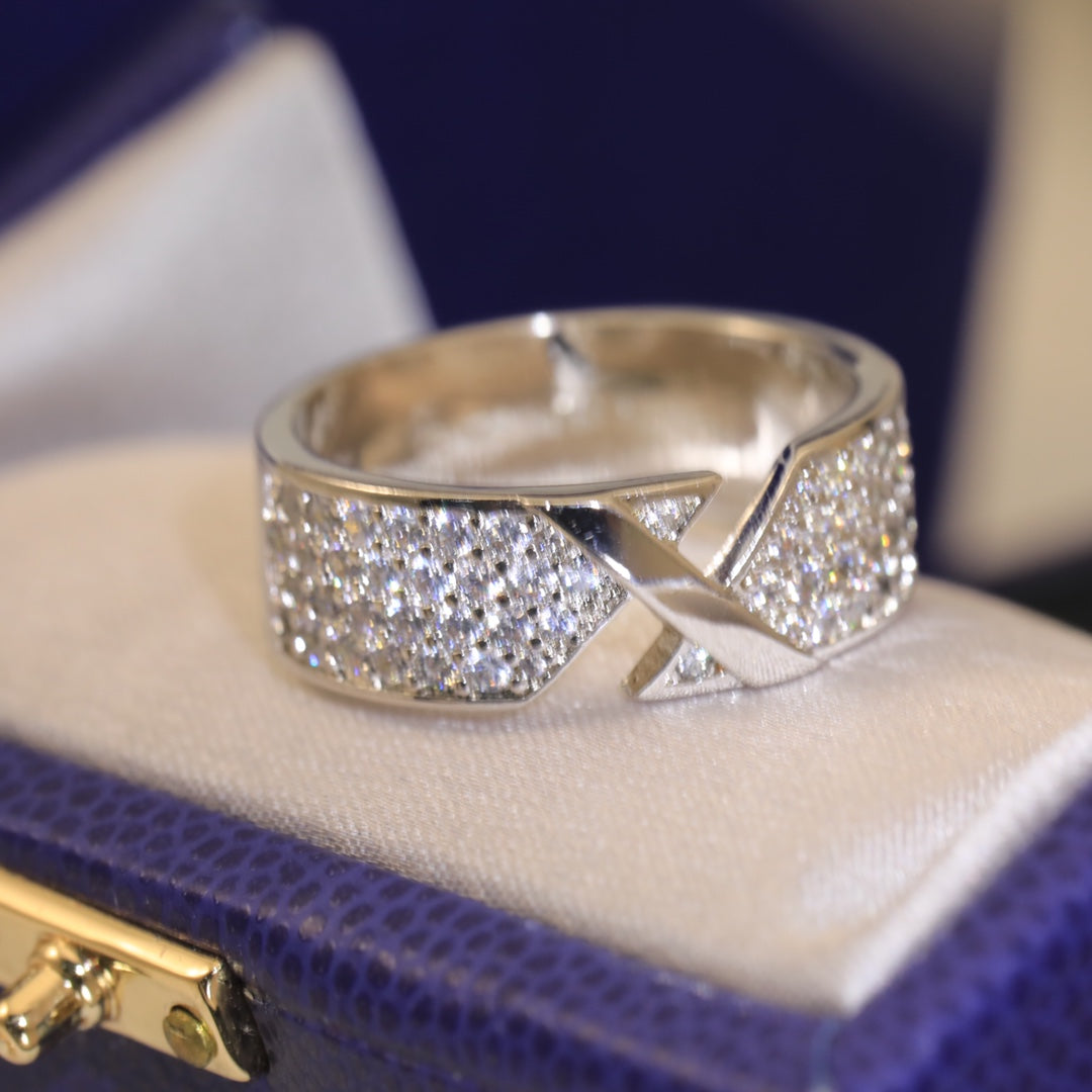 Liens Diamond 18K Gold Ring product image 2, provided for visual reference and product detail review