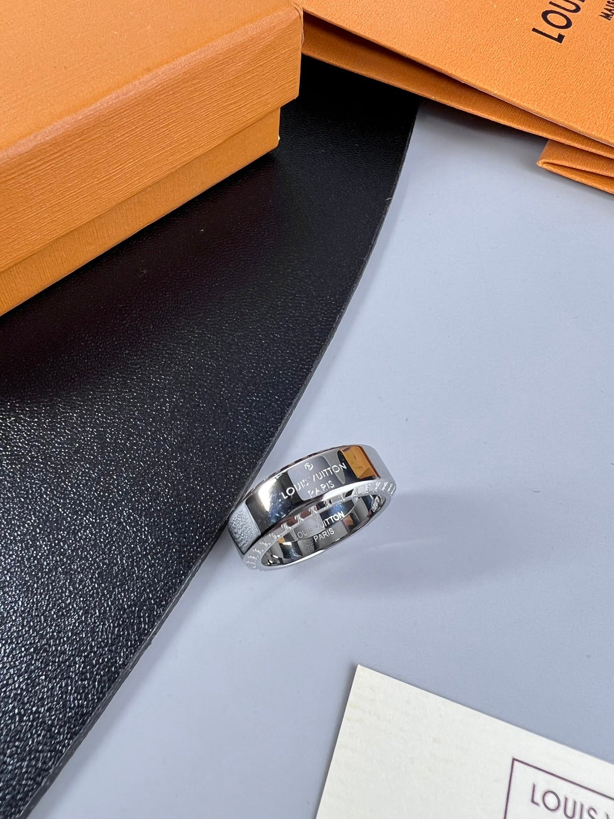 Louis Vuitton Vintage 18K Gold Ring product image 3, provided for visual reference and product detail review