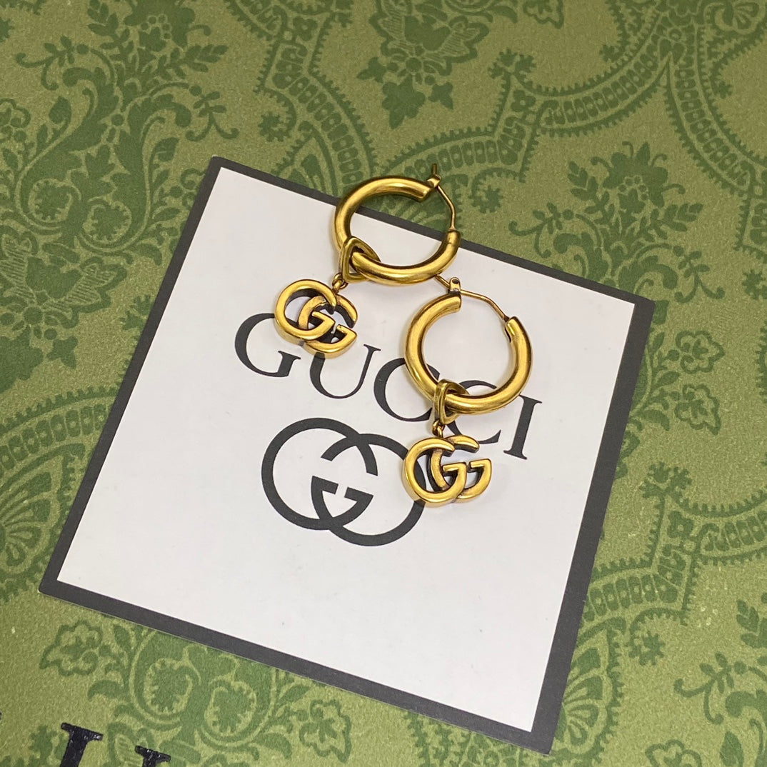 Gucci Double Hollow 18K Gold Earrings product image 2, provided for visual reference and product detail review