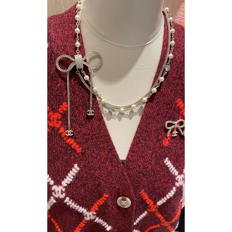 Chanel Bow Tie Pearl 18K Gold Necklace product image 4, provided for visual reference and product detail review