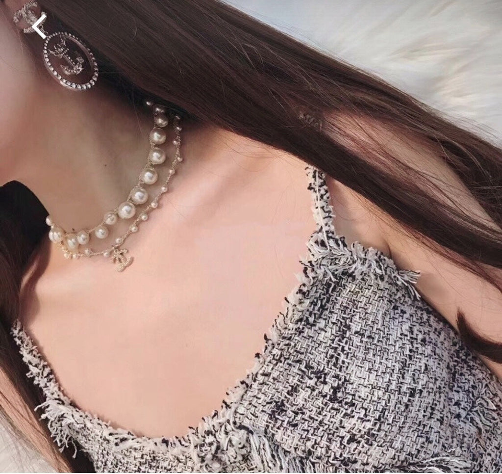 Chanel Pearls 18K Gold Necklace product image 2, provided for visual reference and product detail review