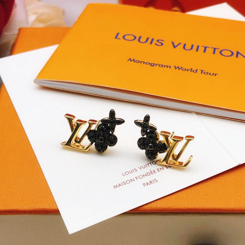 Louis Vuitton Black Blossom 18K Gold Earrings product image 4, provided for visual reference and product detail review