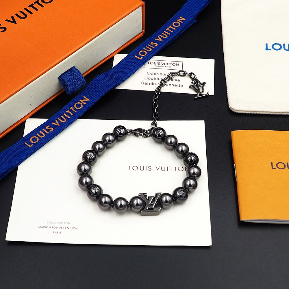 Louis Vuitton Monogram Pearls 18K Gold Bracelet product image 9, provided for visual reference and product detail review