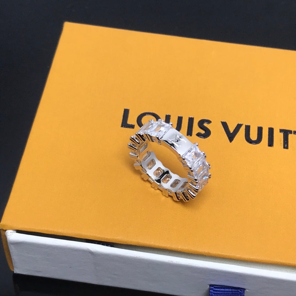 Louis Vuitton Crystals 18K Gold Ring product image 3, provided for visual reference and product detail review