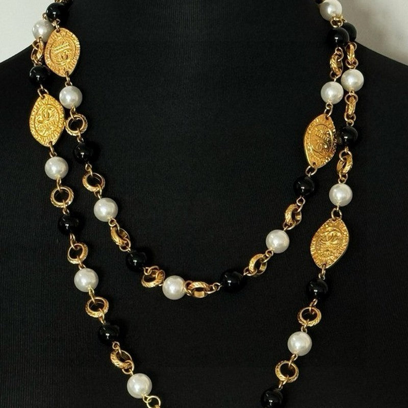 Chanel Long Black & White Pearls 18K Gold Necklace product image 3, provided for visual reference and product detail review