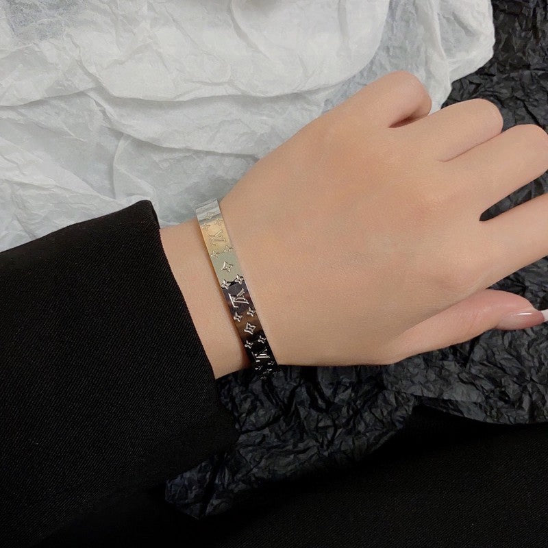 Louis Vuitton Vintage Gold 18K Gold Bracelet product image 3, provided for visual reference and product detail review