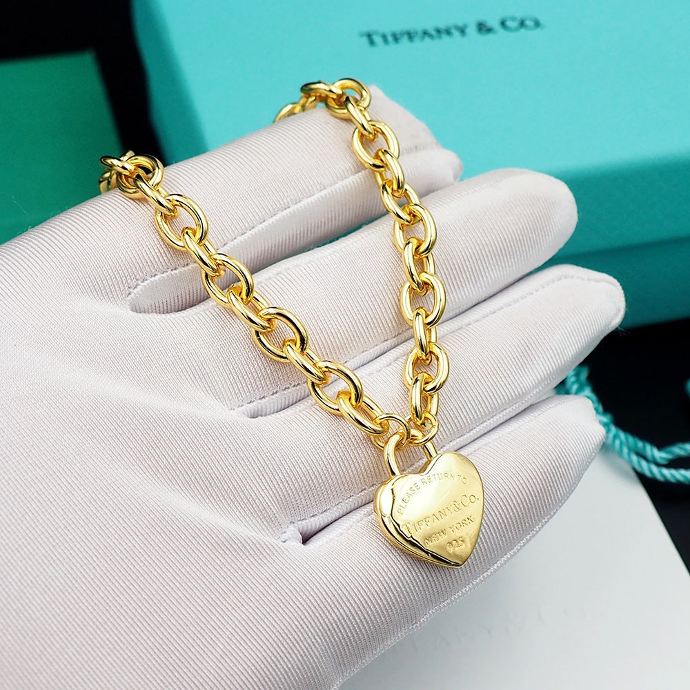 Tiffany Tag Chain 18K Gold Bracelet product image 3, provided for visual reference and product detail review