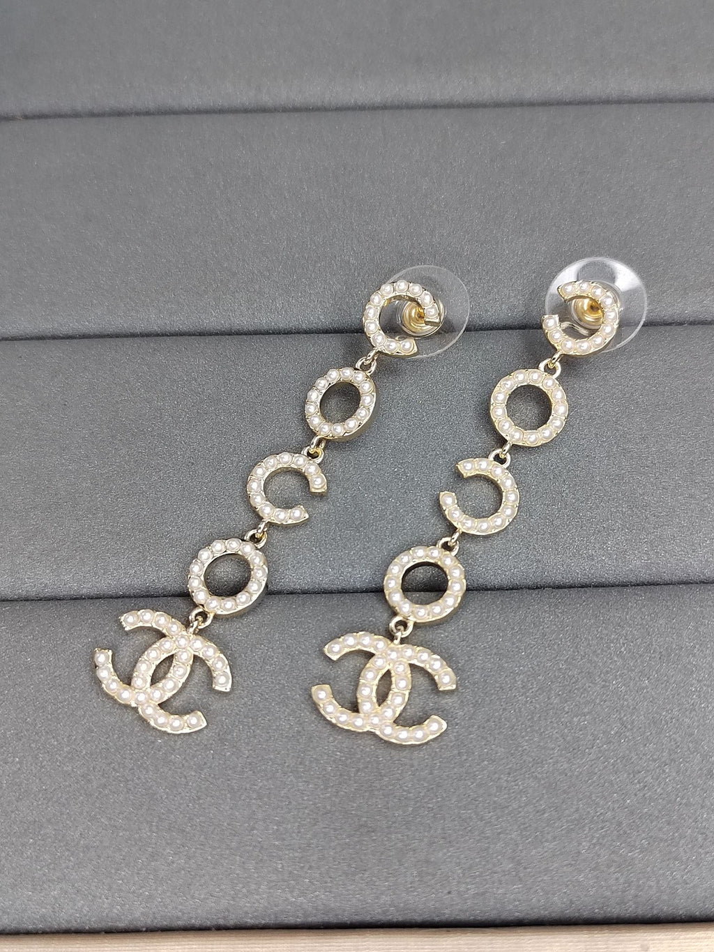 Chanel Pearl Pendant 18K Gold Earrings product image 4, provided for visual reference and product detail review