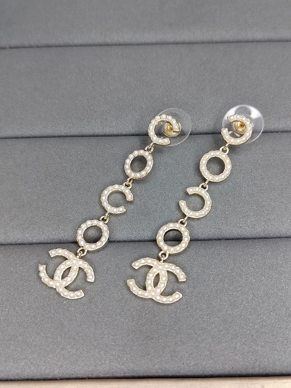 Chanel Pearl Pendant 18K Gold Earrings product image 4, provided for visual reference and product detail review