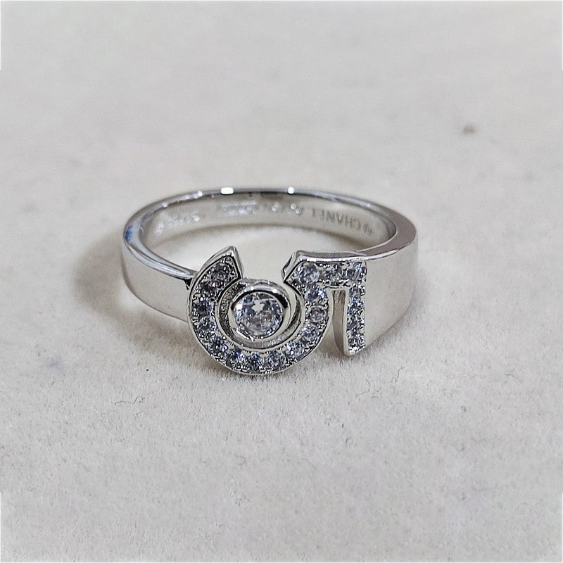Chanel No.5 Diamond 18K Gold Ring product image 2, provided for visual reference and product detail review