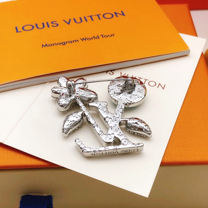 Louis Vuitton Blooming 18K Gold Brooch product image 8, provided for visual reference and product detail review