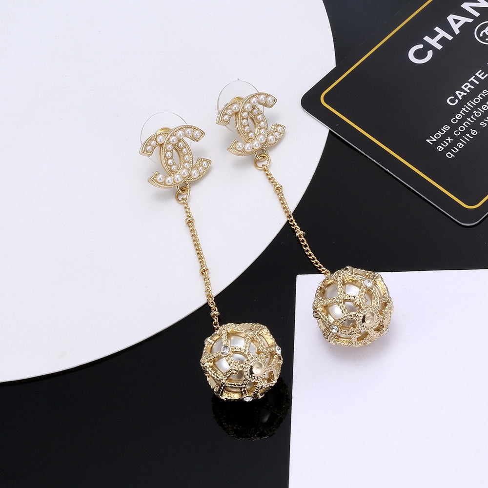 Chanel Pearl Long 18K Gold Earrings product image 3, provided for visual reference and product detail review