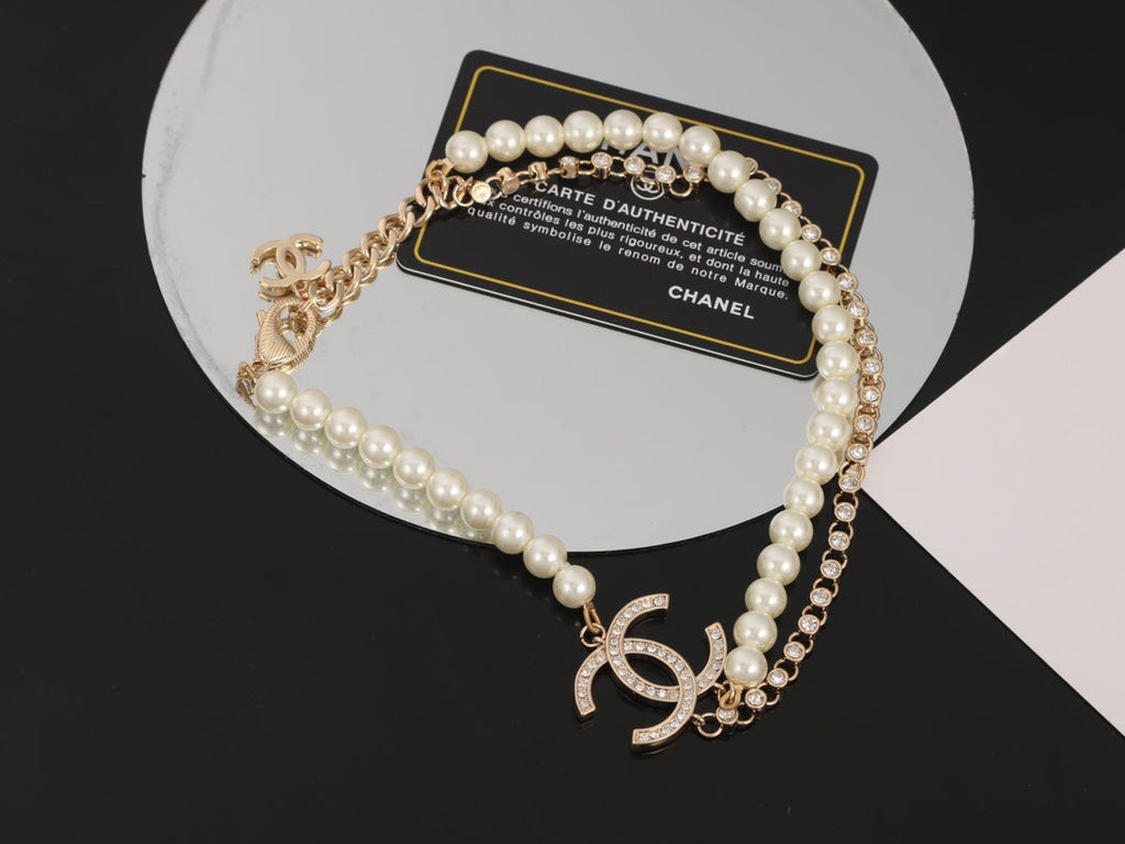 Chanel Pearls 18K Gold Necklace product image 4, provided for visual reference and product detail review