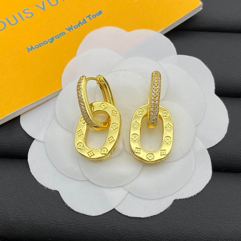 Louis Vuitton Circle 18K Gold Earrings product image 2, provided for visual reference and product detail review