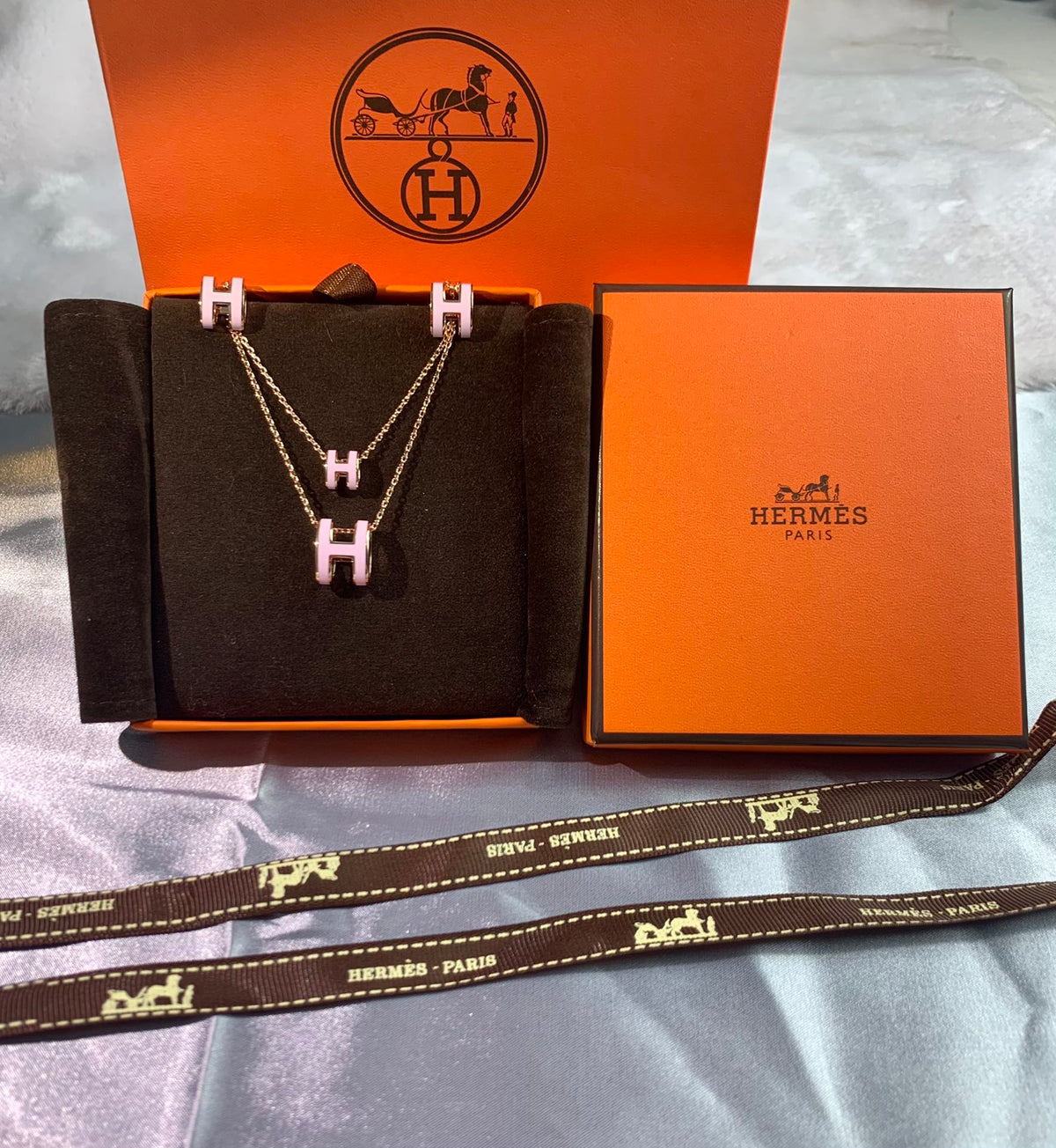 Hermes Mini Pop Pink 18K Gold Necklace product image 6, provided for visual reference and product detail review