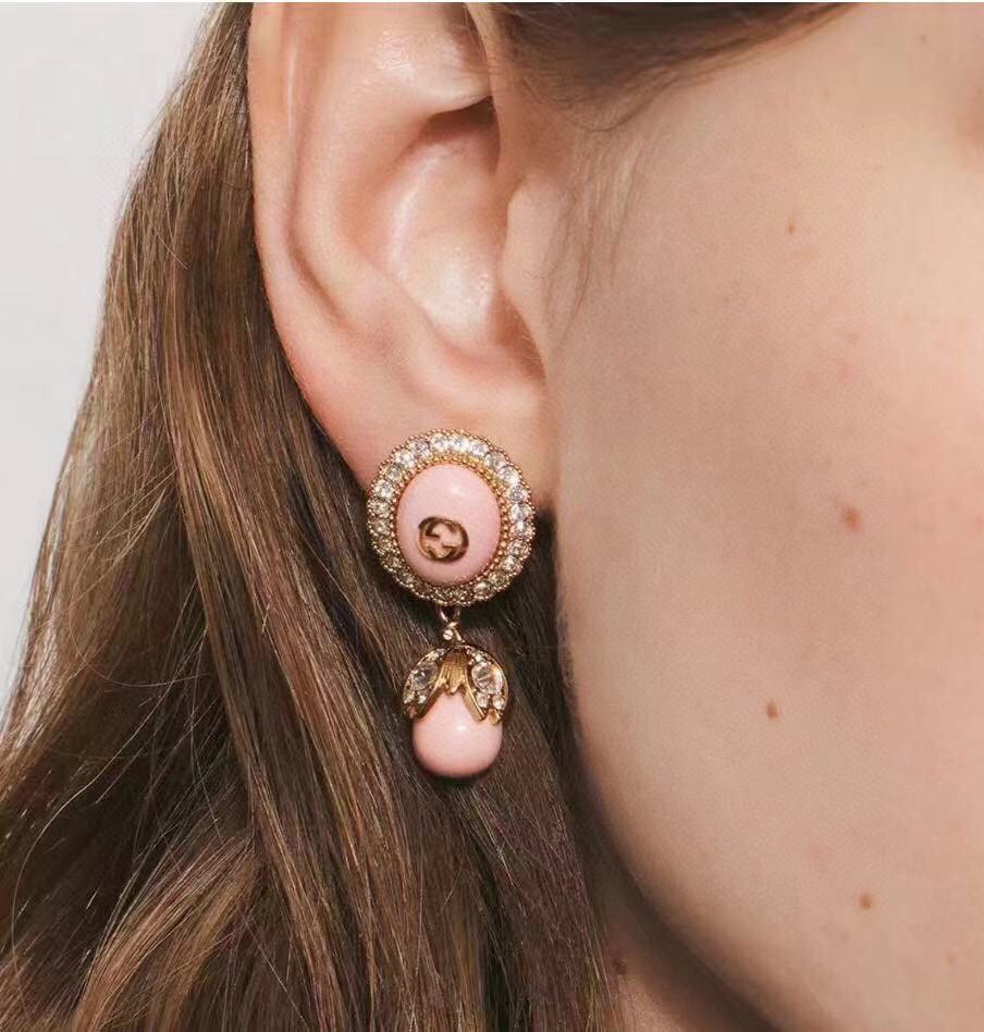 Gucci Double Pink Pearls 18K Gold Earrings product image 3, provided for visual reference and product detail review